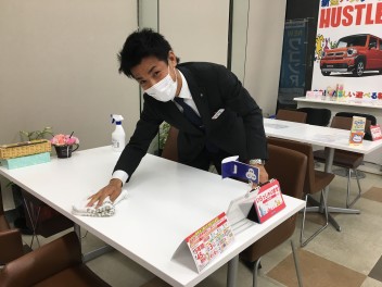 店長自ら消毒中！！